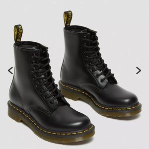 1460 WOMEN'S DR MARTENS